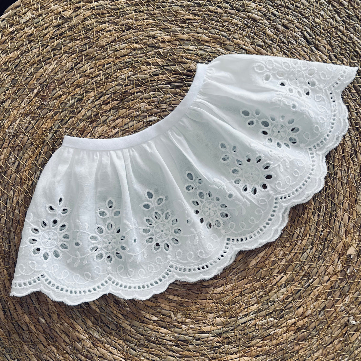 Cuello ancho calado