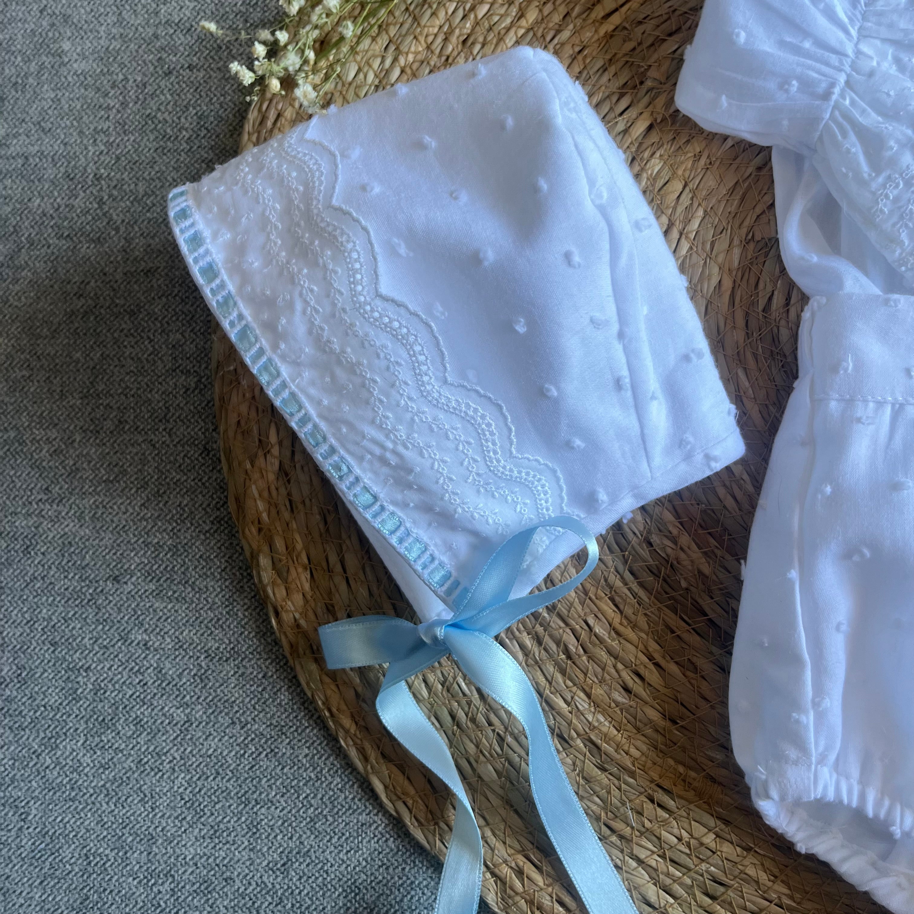 Conjunto de camisa, capota y cubrepañal niño